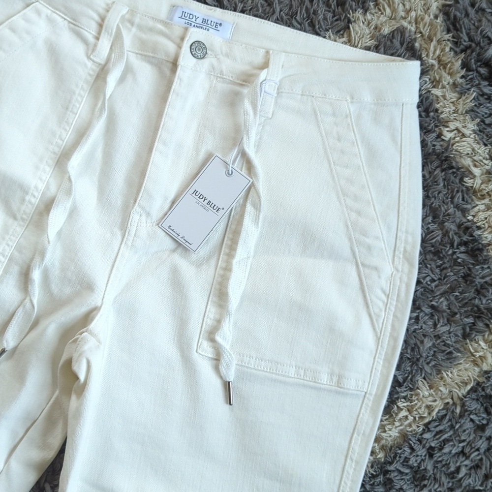 NWT Judy Blue Cuffed Denim Jogger White Size 13/31 - Picture 3 of 8